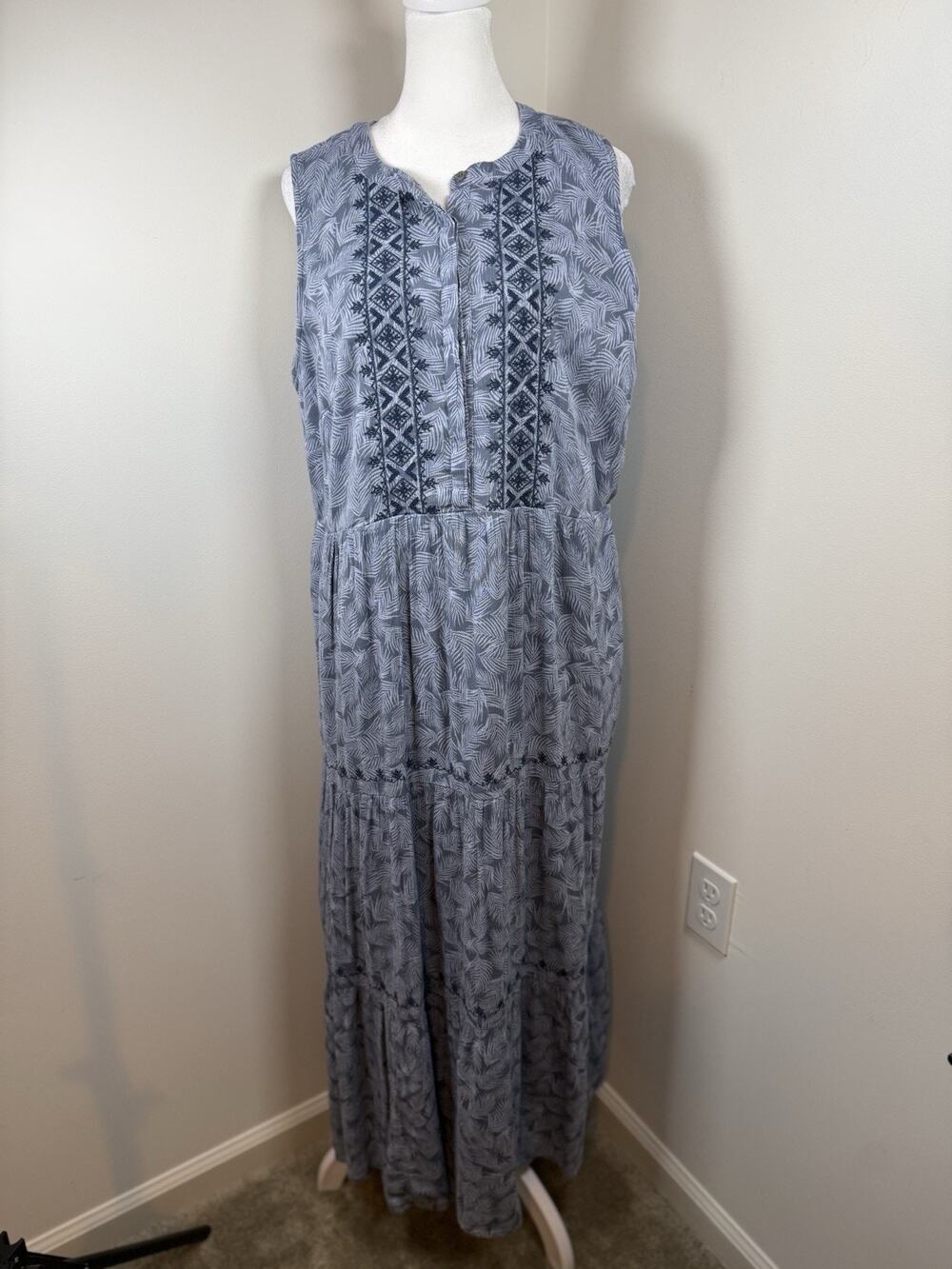 J. Jill Women’s Sleeveless Tiered Maxi Dress Size Medium Blue Embroidered Boho